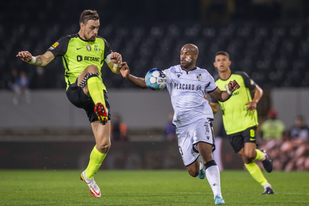 包含葡超倒计时，深圳男篮今夜单刀错失，细节引发关注，质疑声仍在，更衣室氛围转暖的词条